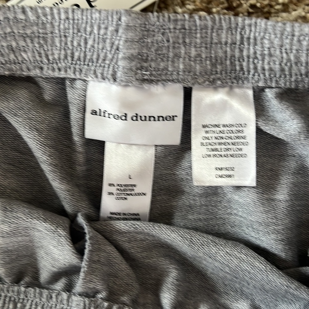 Sweatpants - Picture 2 of 5